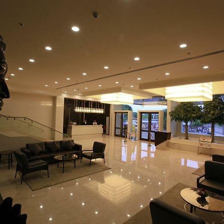 Tenāli Goutham Grand Hotel מראה חיצוני תמונה