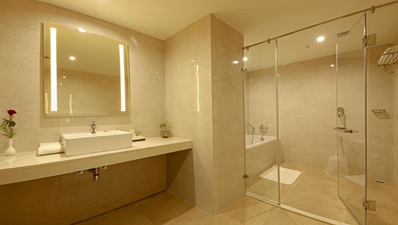 Tenāli Goutham Grand Hotel מראה חיצוני תמונה