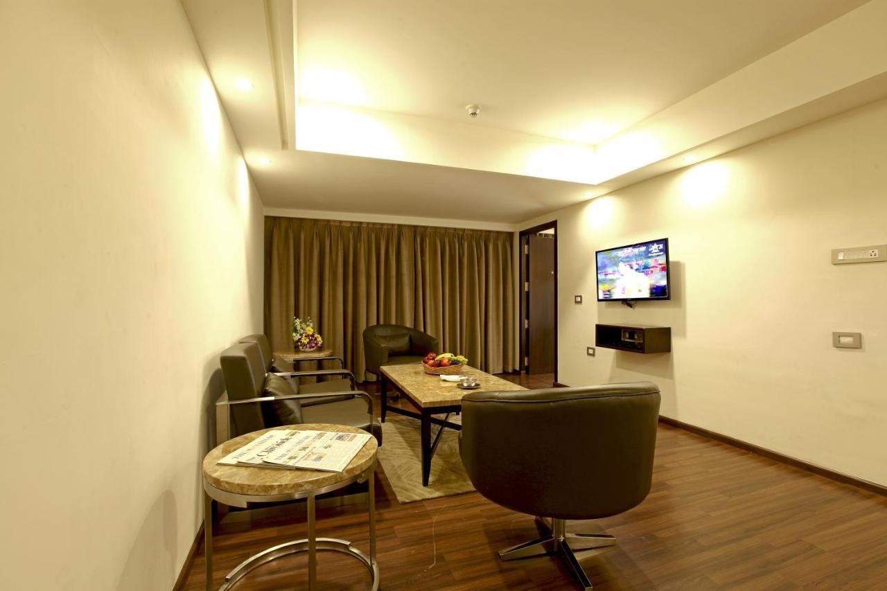 Tenāli Goutham Grand Hotel מראה חיצוני תמונה