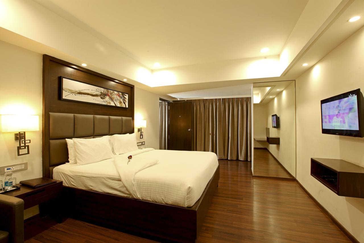 Tenāli Goutham Grand Hotel מראה חיצוני תמונה