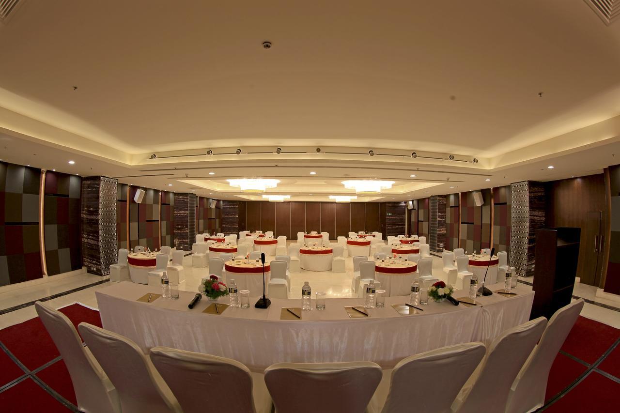 Tenāli Goutham Grand Hotel מראה חיצוני תמונה