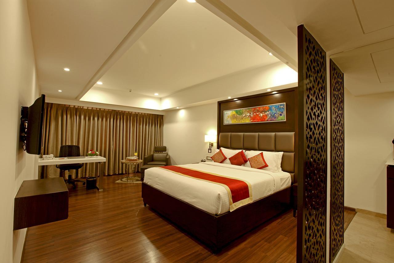Tenāli Goutham Grand Hotel מראה חיצוני תמונה
