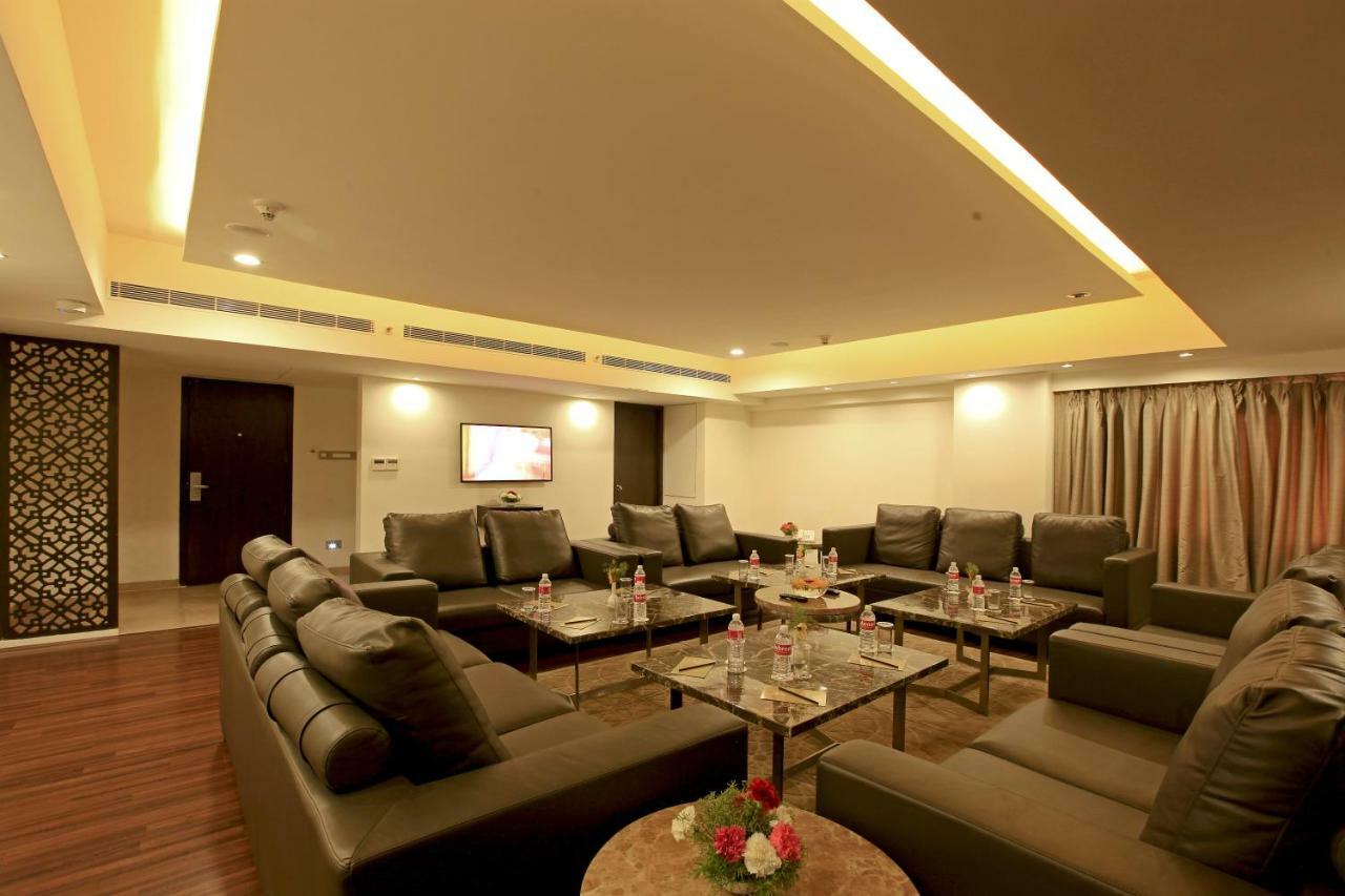 Tenāli Goutham Grand Hotel מראה חיצוני תמונה