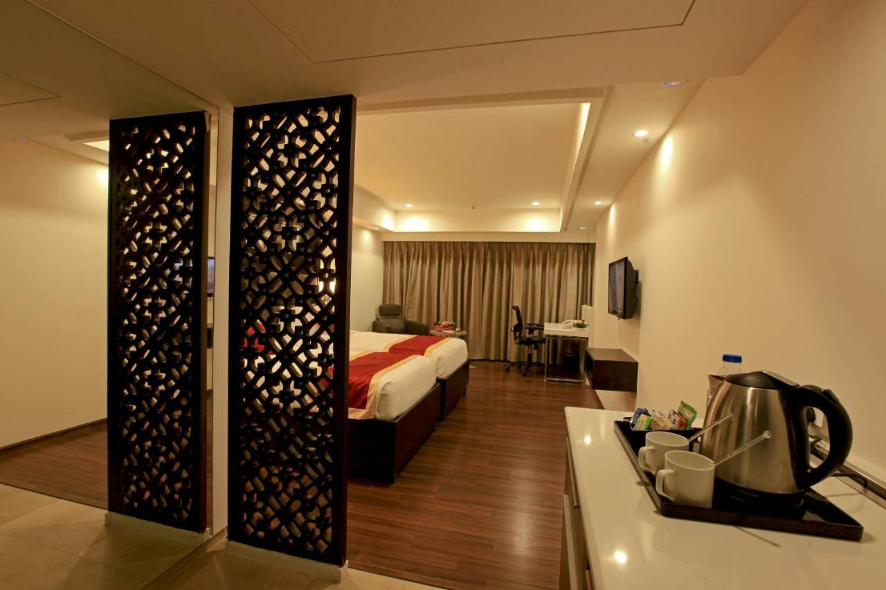 Tenāli Goutham Grand Hotel מראה חיצוני תמונה