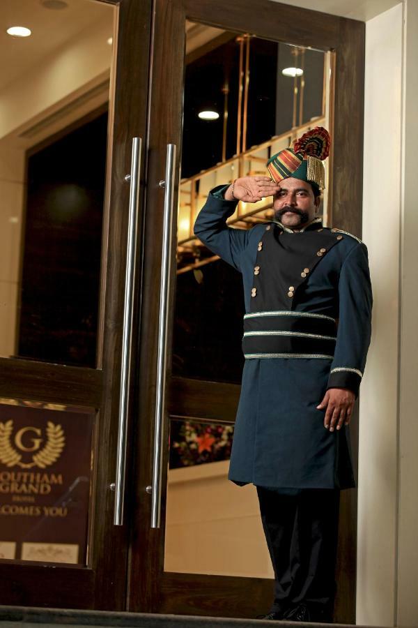 Tenāli Goutham Grand Hotel מראה חיצוני תמונה